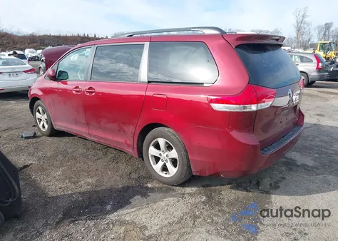 2012 Toyota Sienna Le V6 8 Passenger z USA, uszkodzony, nr VIN 5TDKK3DC8CS265596